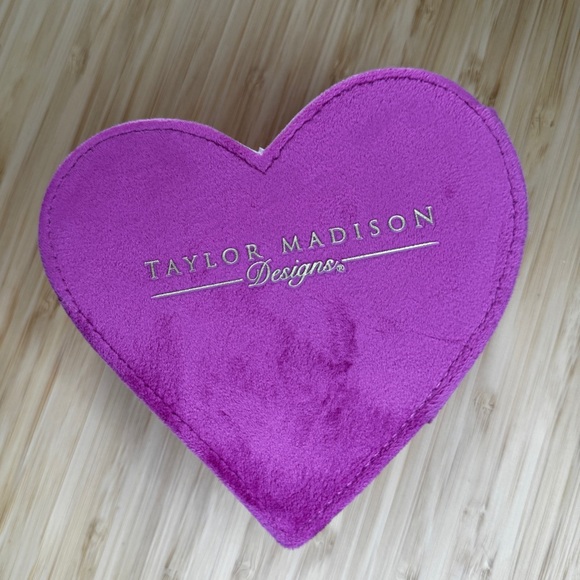 Mini Travel Jewelry Box, Heart Shaped - Picture 3 of 4